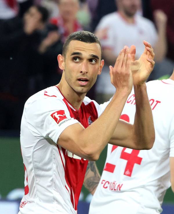 Ellyes Skhiri klatscht.