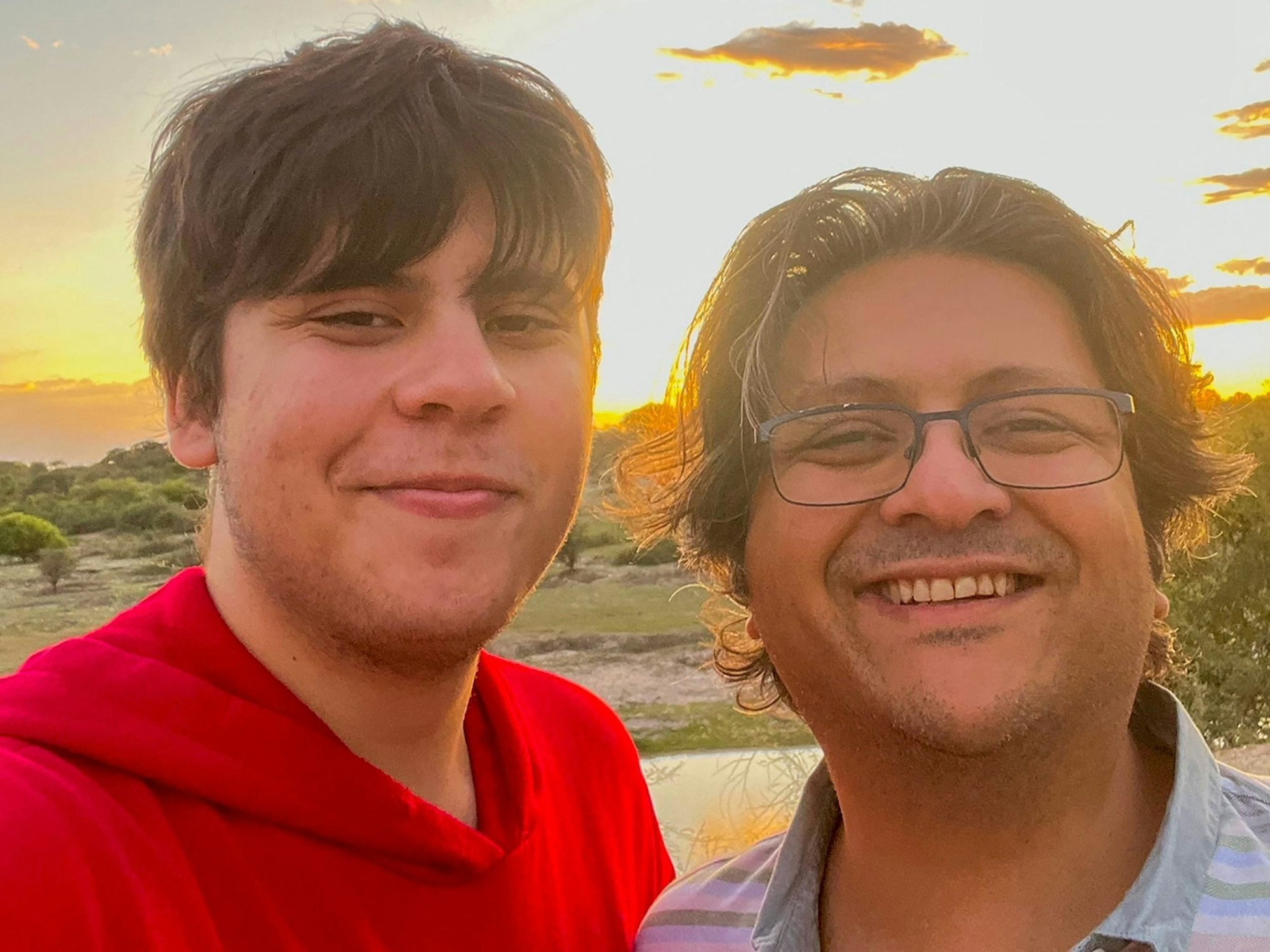 Auch der britisch-pakistanische Unternehmensberater Shahzada Dawood (48, r.) und sein 19-jähriger Sohn Suleman waren an Bord des implodierten Tauchbootes „Titan“.