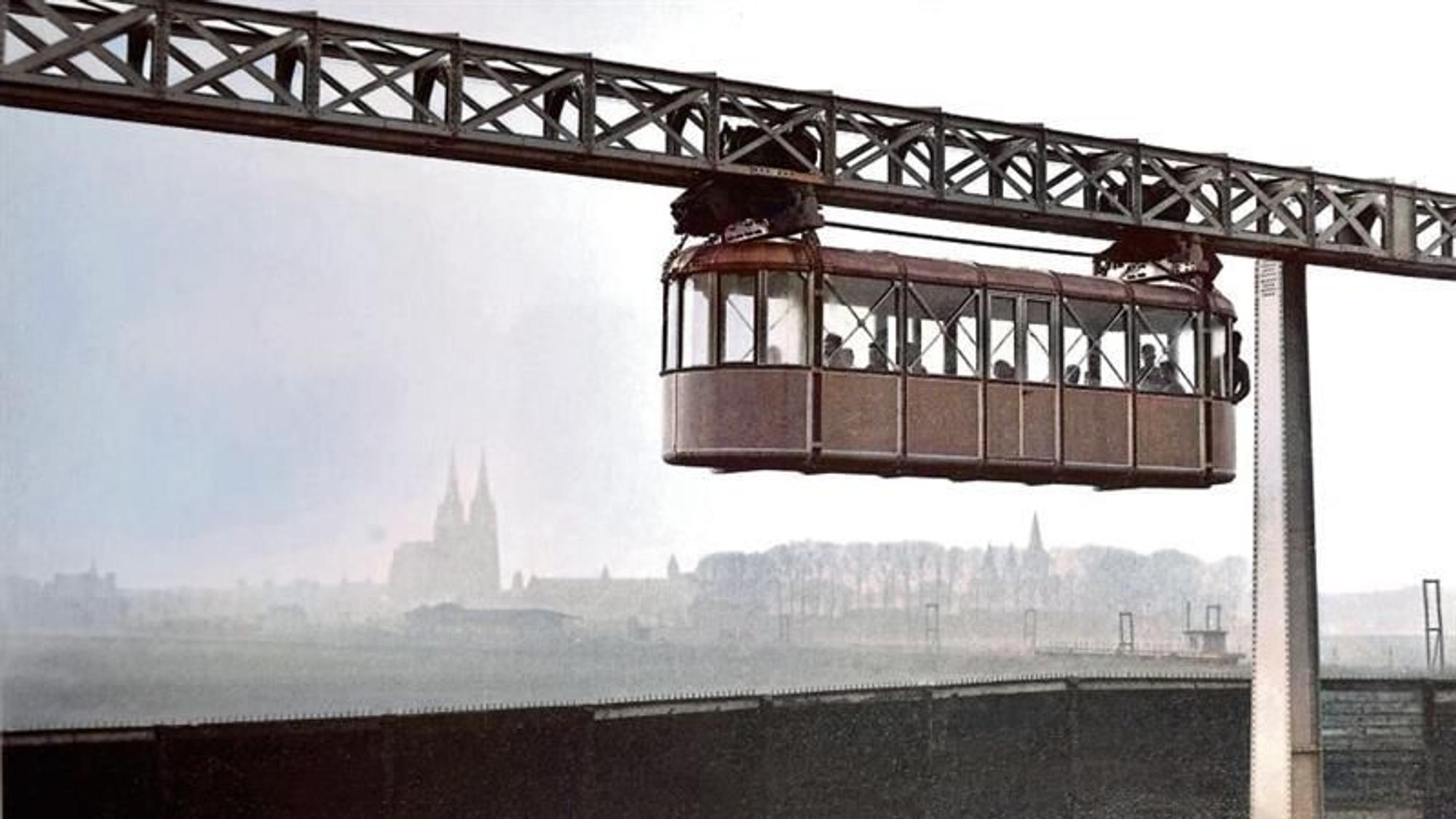 Modell der späteren Wuppertaler Schwebebahn in Köln.