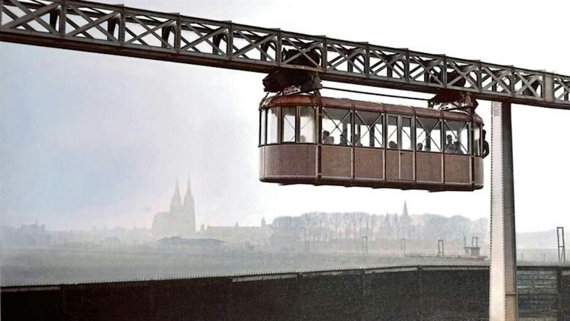 Modell der späteren Wuppertaler Schwebebahn in Köln.