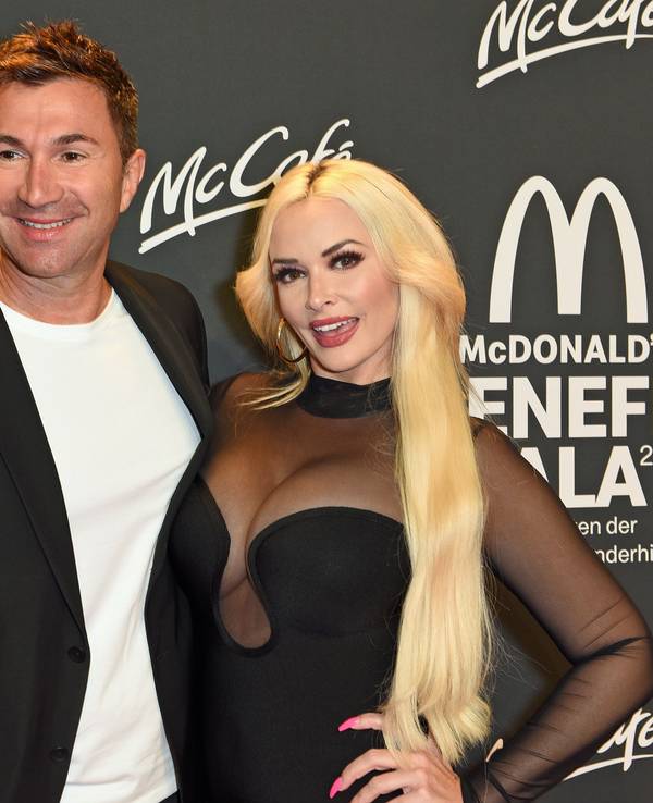 Entertainerin Daniela Katzenberger und Sänger Lucas Cordalis kommen zur McDonald's Benefiz-Gala zugunsten der McDonald's Kinderhilfe-Stiftung in den Eisbachstudios.