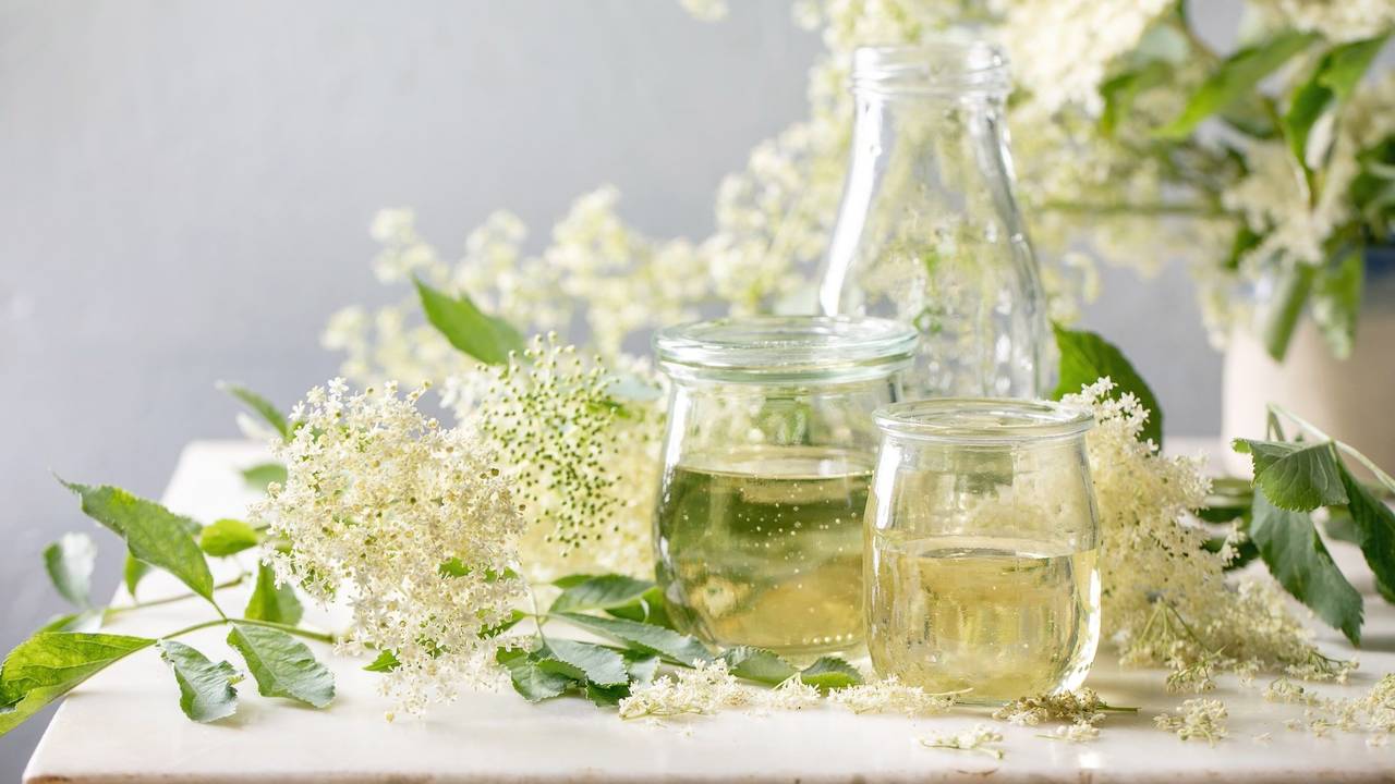 Holunderblütensirup.