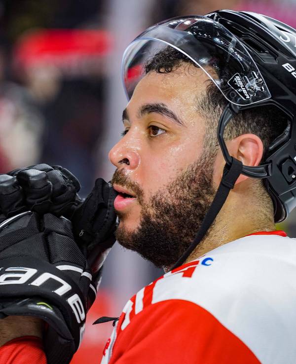Trauriger Blick nach dem Ausscheiden bei Eishockey-Profi Nick Baptiste (Kölner Haie).