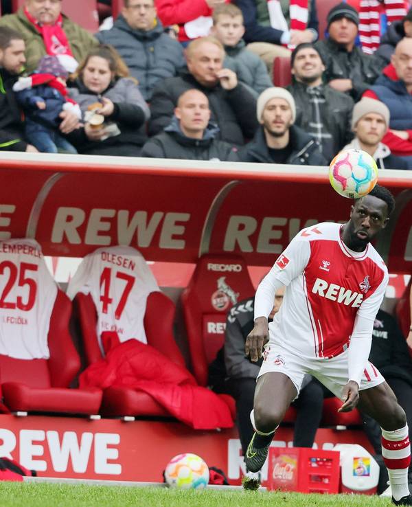 Kingsley Schindler kämpft um den Ball.