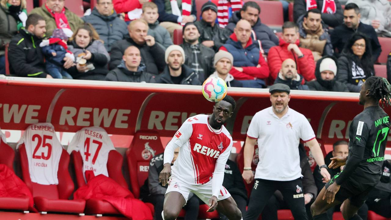 Kingsley Schindler kämpft um den Ball.