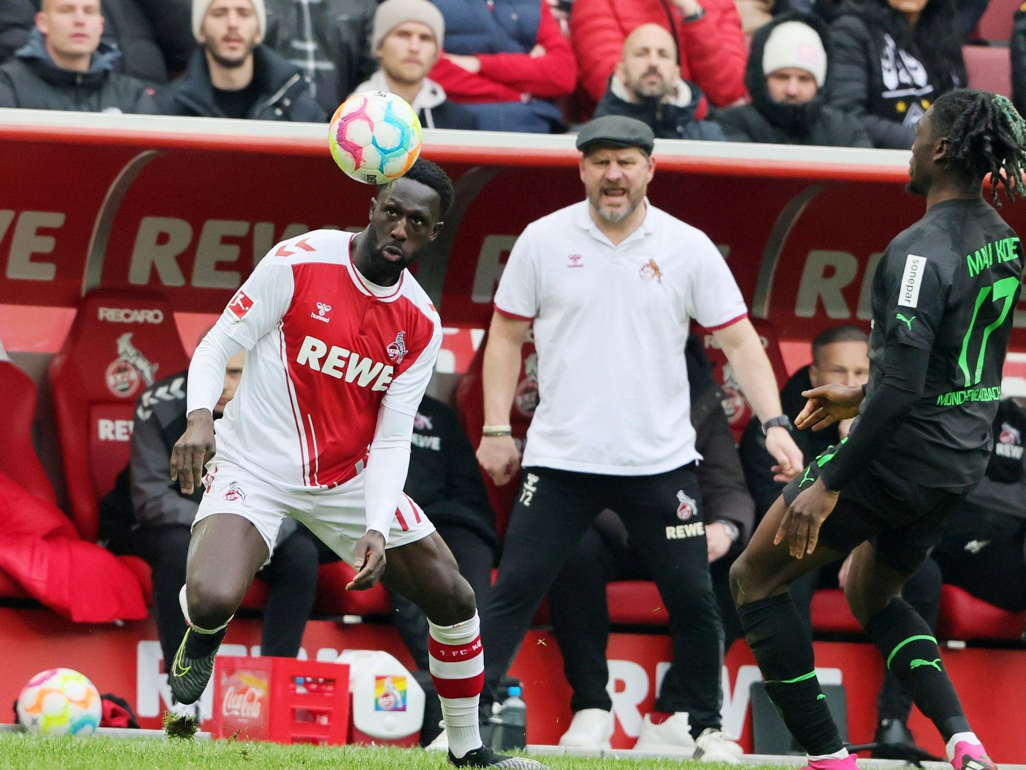 Kingsley Schindler kämpft um den Ball.