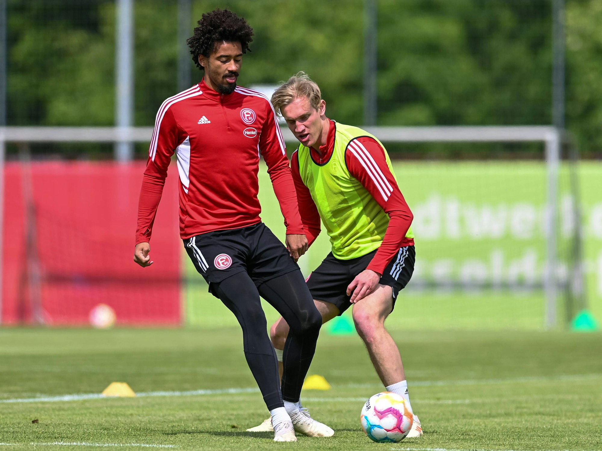 Emmanuel Iyoha und Christoph Klarer im Trainingszweikampf.