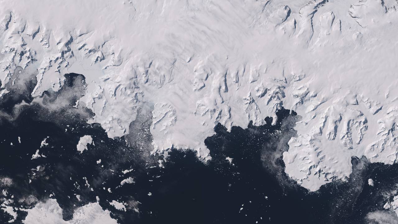 Die eisige Landschaft der Graham Coast, die auf der Westseite der Antarktischen Halbinsel liegt, ist auf diesem Copernicus-Sentinel-2- Satellitenbild vom Dezember 2022 zu sehen.