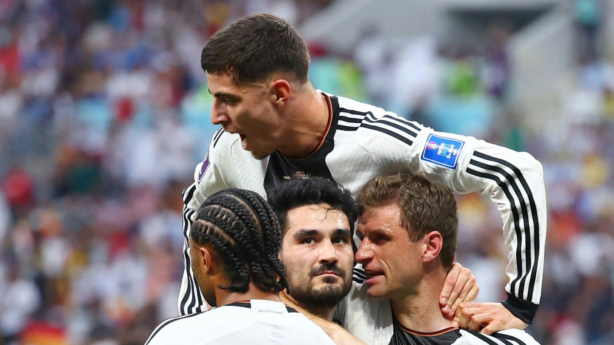 Ilkay Gündogan (M) jubelt nach seinem WM-Tor gegen Japan mit Thomas Müller, Kai Havertz und Serge Gnabry.