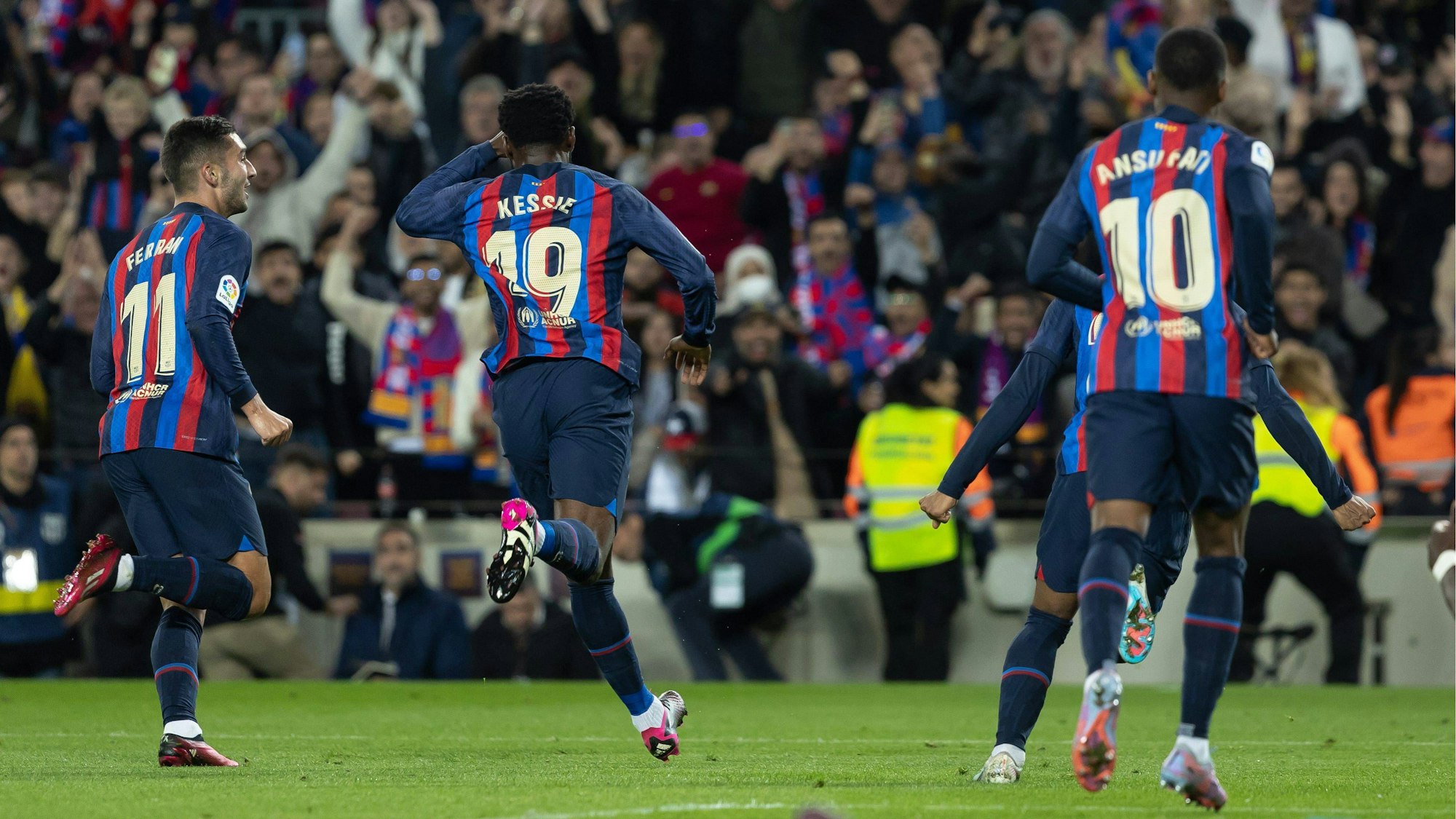 Franck Kessié jubelt über seinen Treffer.