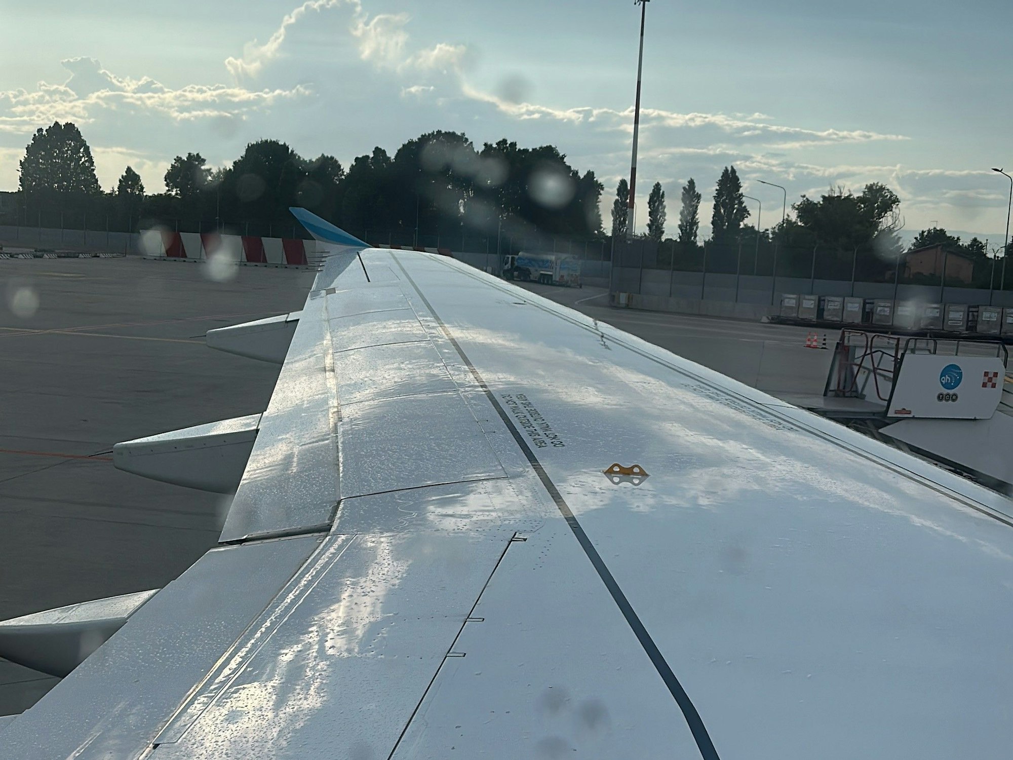 Blick aus dem Fenster des Flugs EW 838