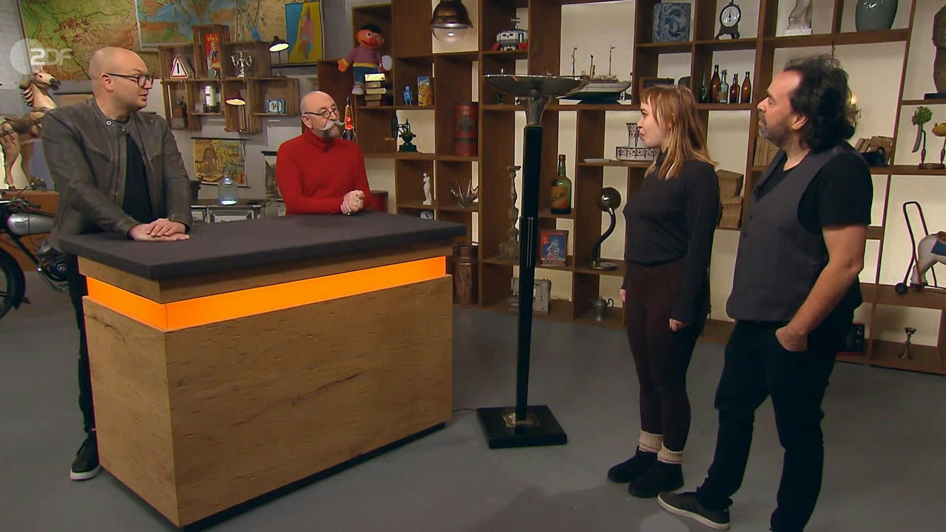 Sven Deutschmanek, Horst Lichter, Luisa van Beek und Maurice van Beek bei „Bares für Rares“.