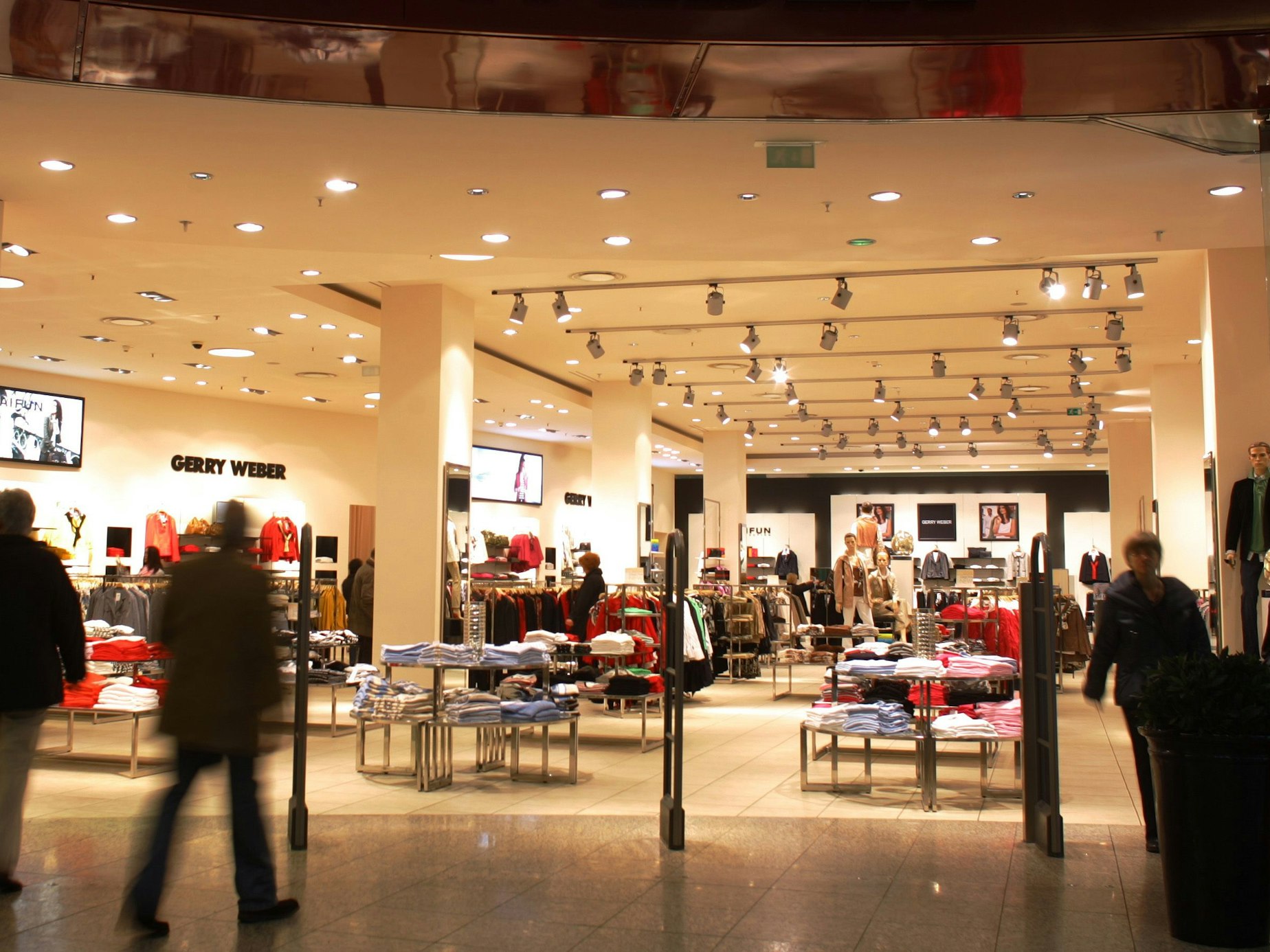 Eine Filiale des Modeherstellers Gerry Weber im Centro Oberhausen, hier im Februar 2008.