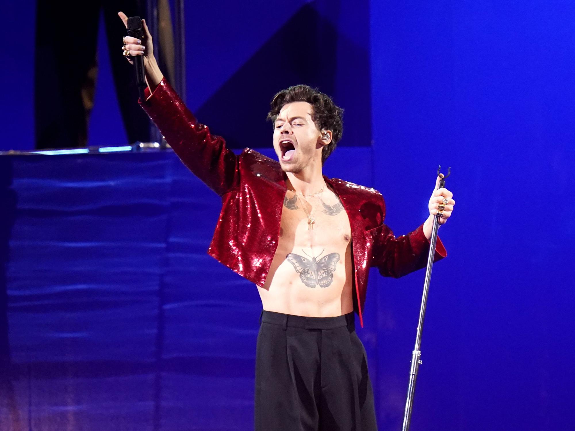 Harry Styles bei seinem Auftritt bei den Brit Awards 2023 in der O2 Arena.