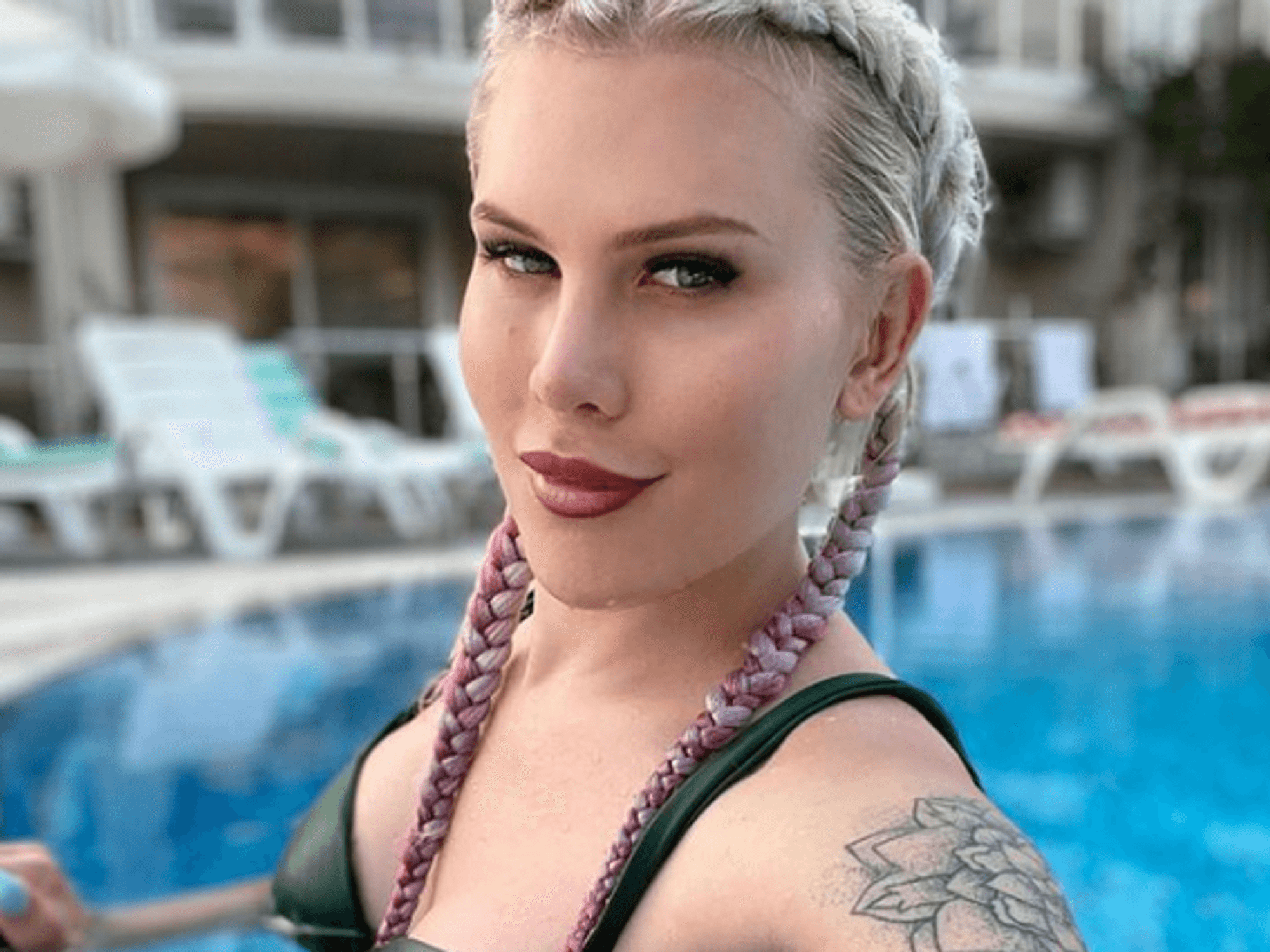 Arielle Rippegather lächelt in die Kamera.