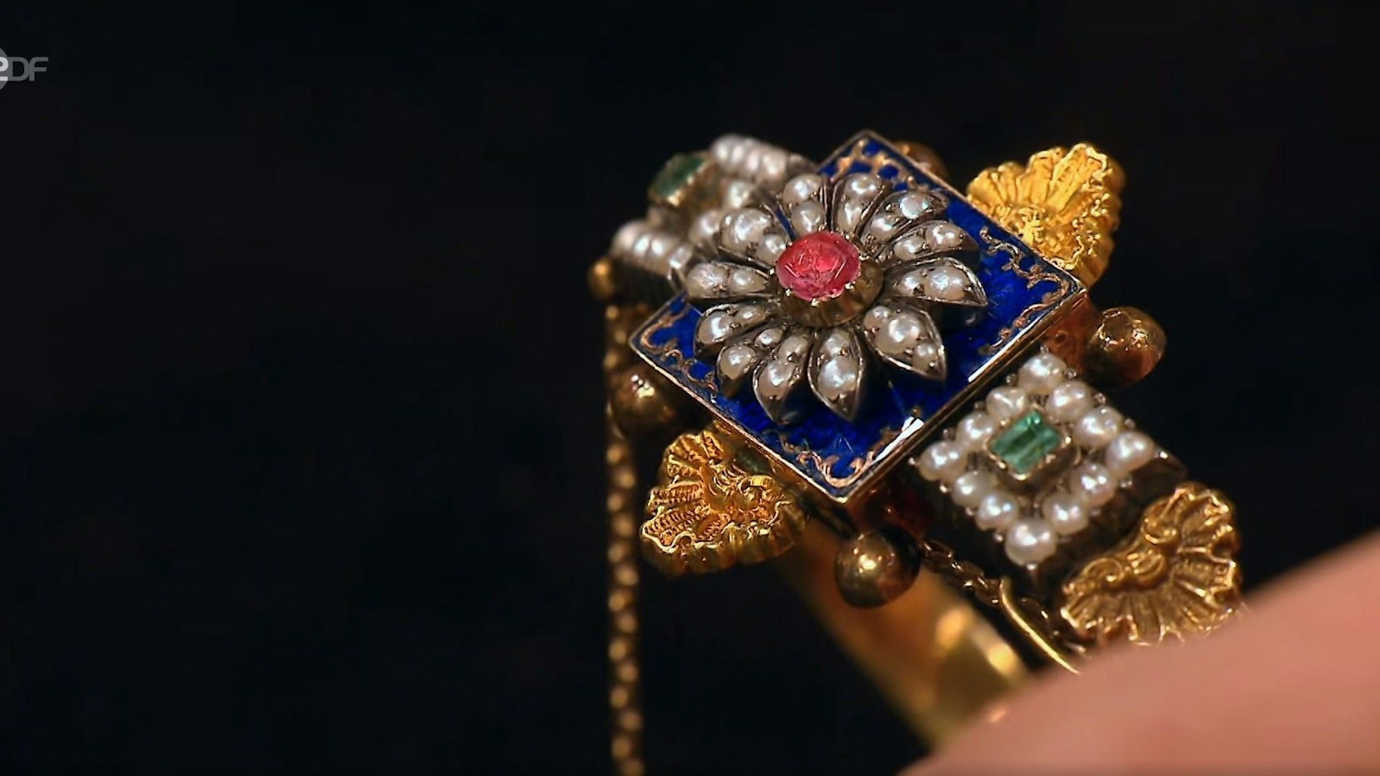 Claudia Sommerlats Armreif bei „Bares für Rares“.