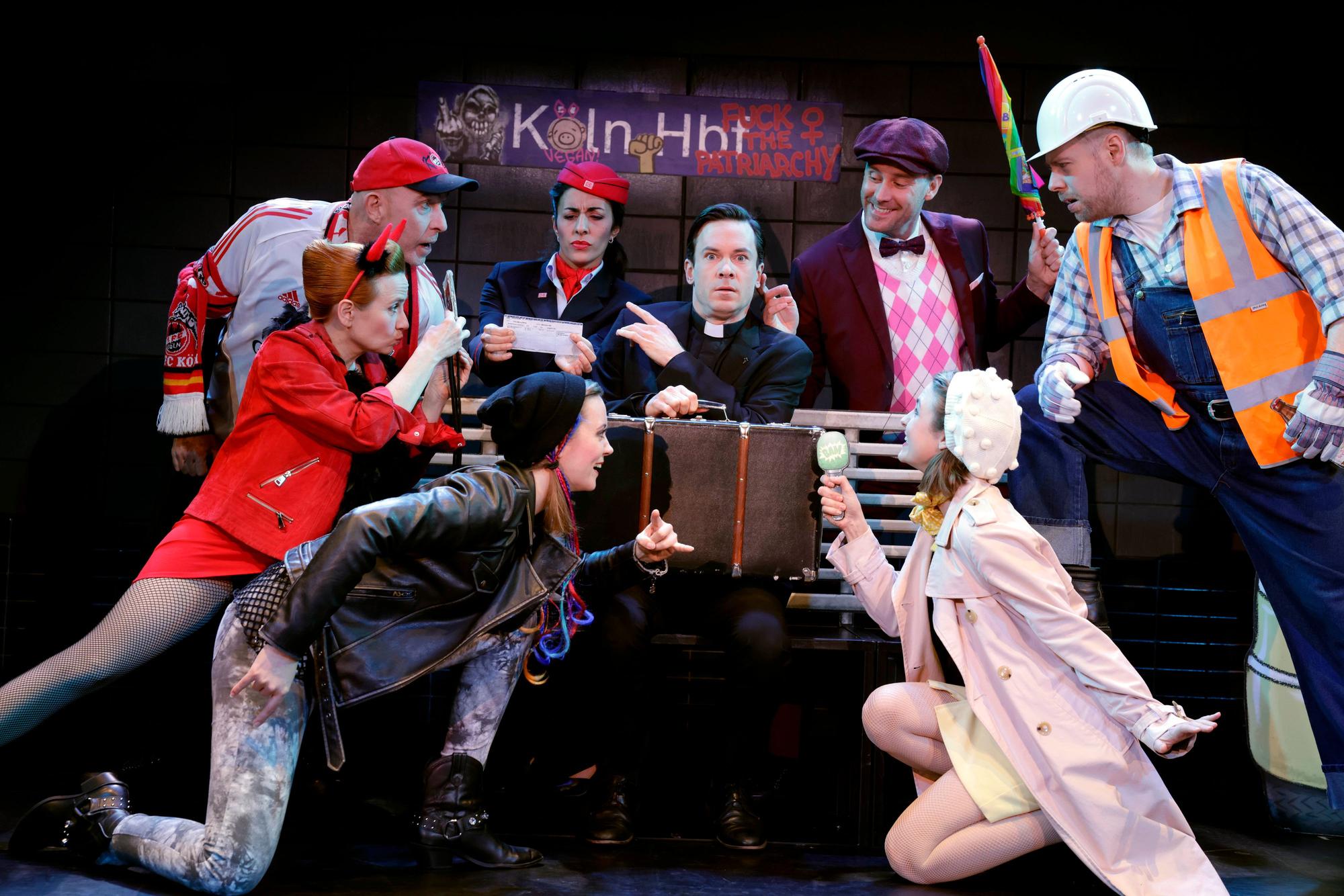 Das Köln-Musical "Himmel und Kölle" gastiert in der Volksbühne am Rudolfplatz Köln.
Inhalt: Der Jung-Pfarrer Elmar wird aus der ländlichen Provinz nach Köln versetzt. Im Verlauf einer einzigen wilden Nacht kommt der katholische Musterschüler an die Grenzen seines Glaubens. Eine schwungvolle Geschichte gespickt mit urkomischen Ideen, rasanten Szenenwechseln und Musik von Andreas Schnermann. Die Erfolgs-Autoren Dietmar Jacobs und Moritz Netenjakob machen der Stadt Köln eine bissige Liebeserklärung voller Wortwitz und Gefühl.
am 02. Februar 2023
in der Volksbühne am Rudolfplatz, Aachener Straße 5, 50674 Köln