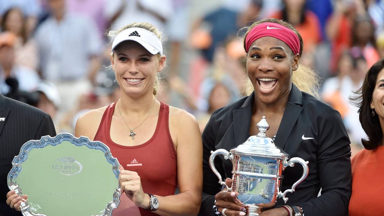 Serena Williams und Caroline Wozniacki nach dem Finale der US Open bei der Siegerehrung.