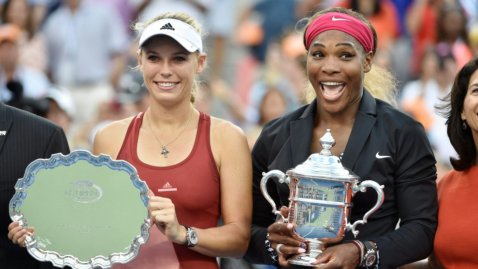 Serena Williams und Caroline Wozniacki nach dem Finale der US Open bei der Siegerehrung.