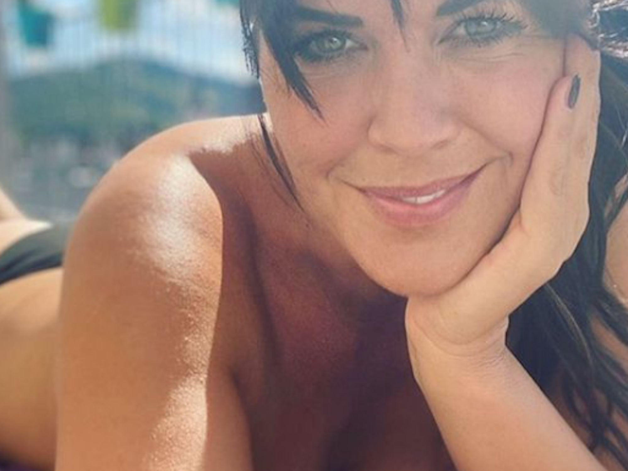 Sat.1-„Frühstücksfernsehen“ Moderatorin Martina Reuter lächelt auf einem Selfie.