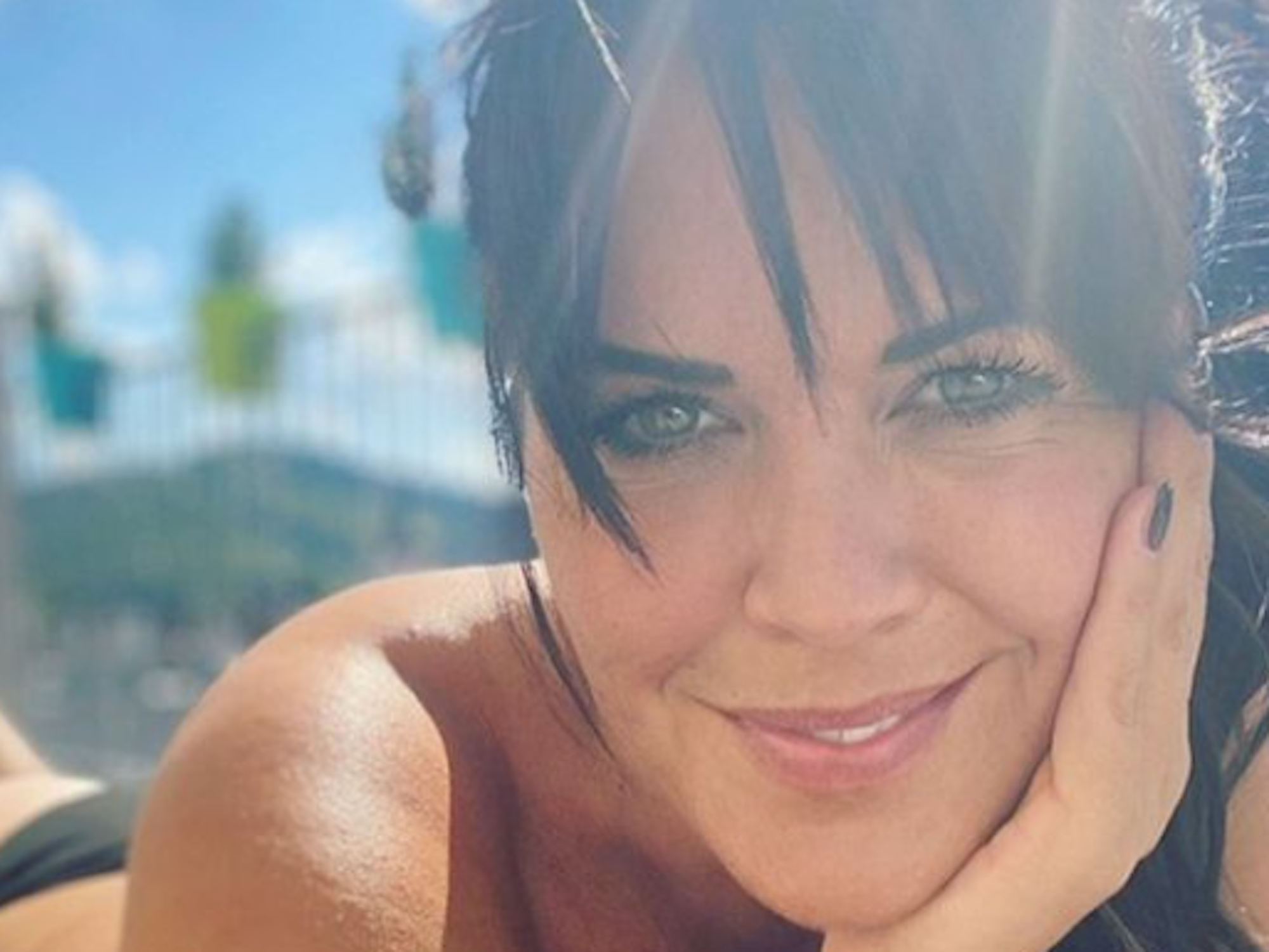 Martina Reuter lächelt frontal in die Kamera.