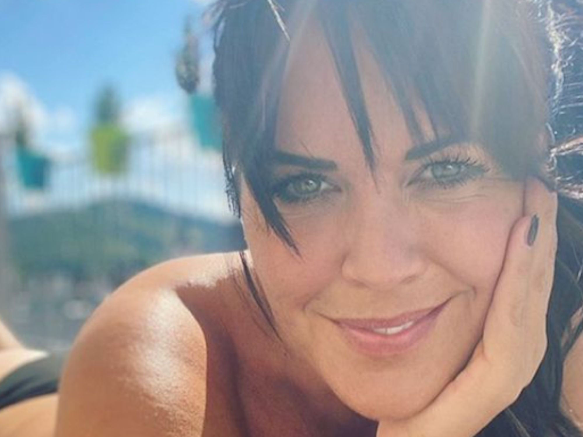 Martina Reuter lächelt.