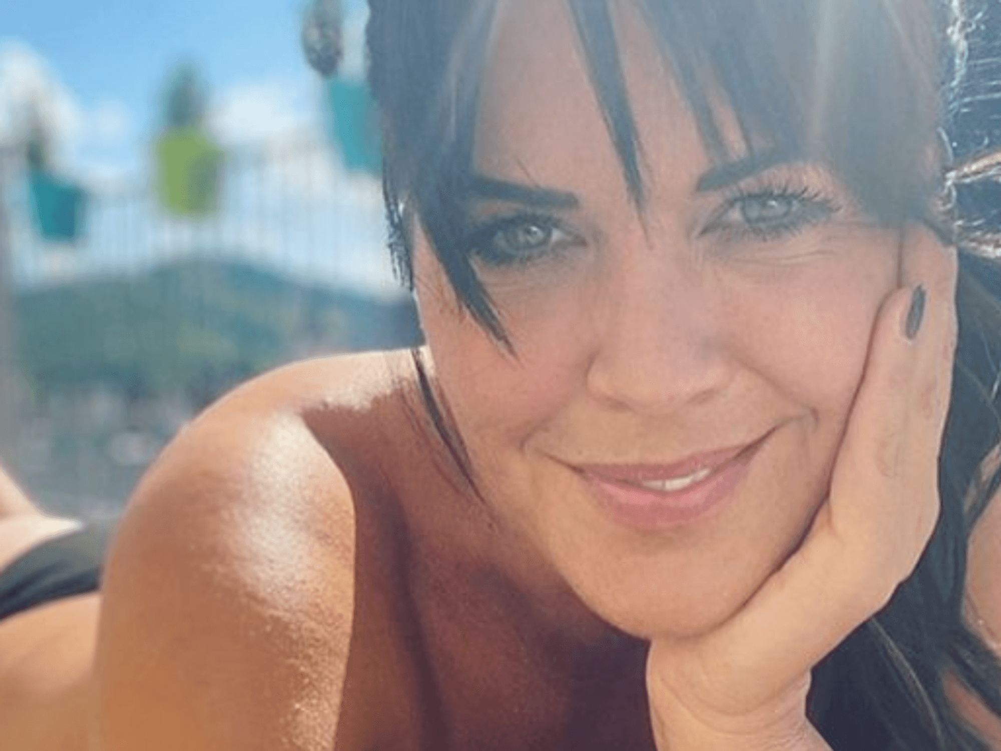Martina Reuter schaut in die Kamera.