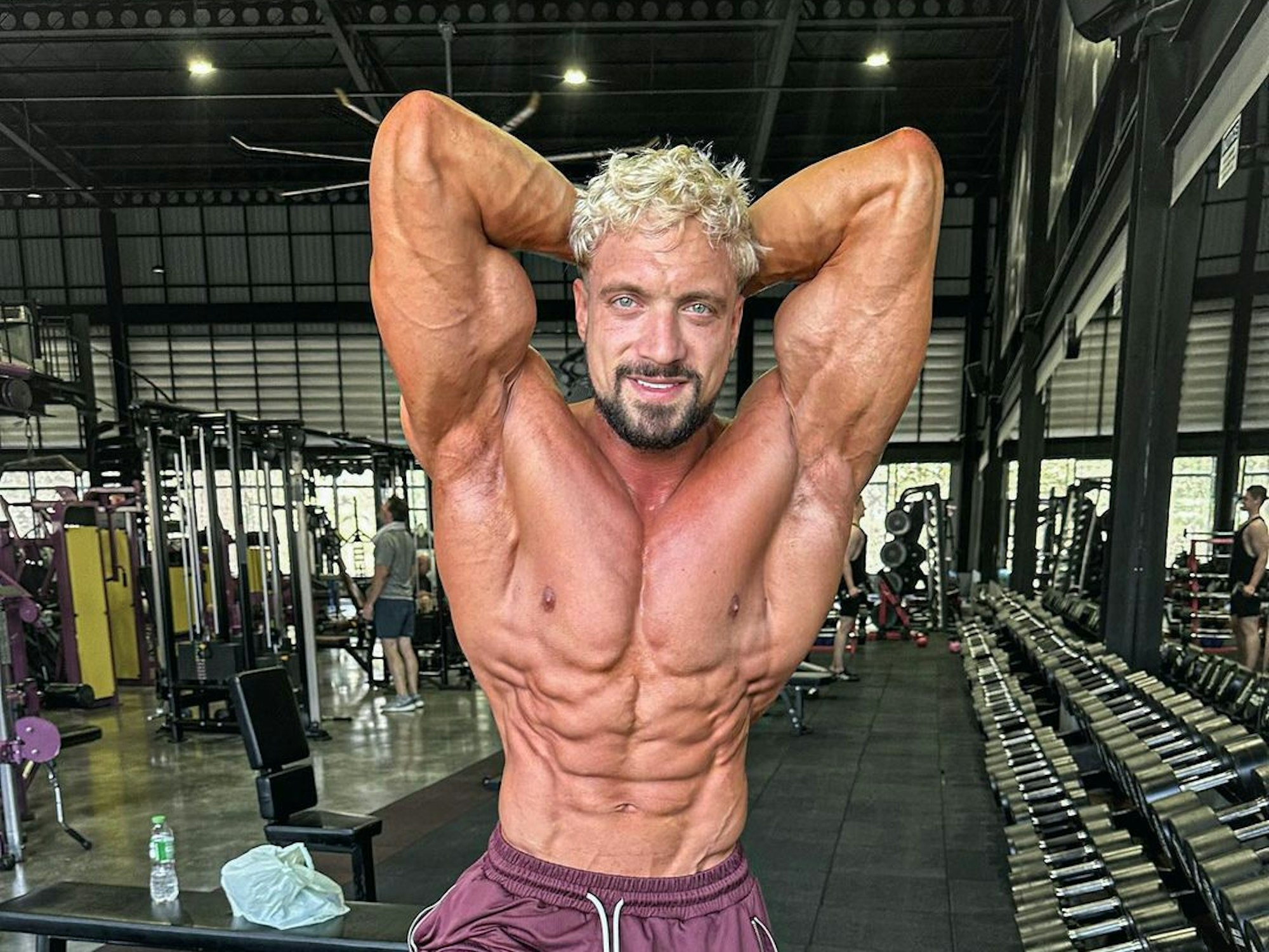 Jo Lindner posiert für ein Foto.