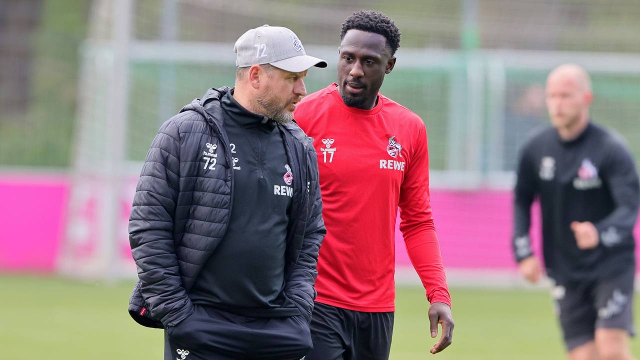 Steffen Baumgart im Gespräch mit Kingsley Schindler.