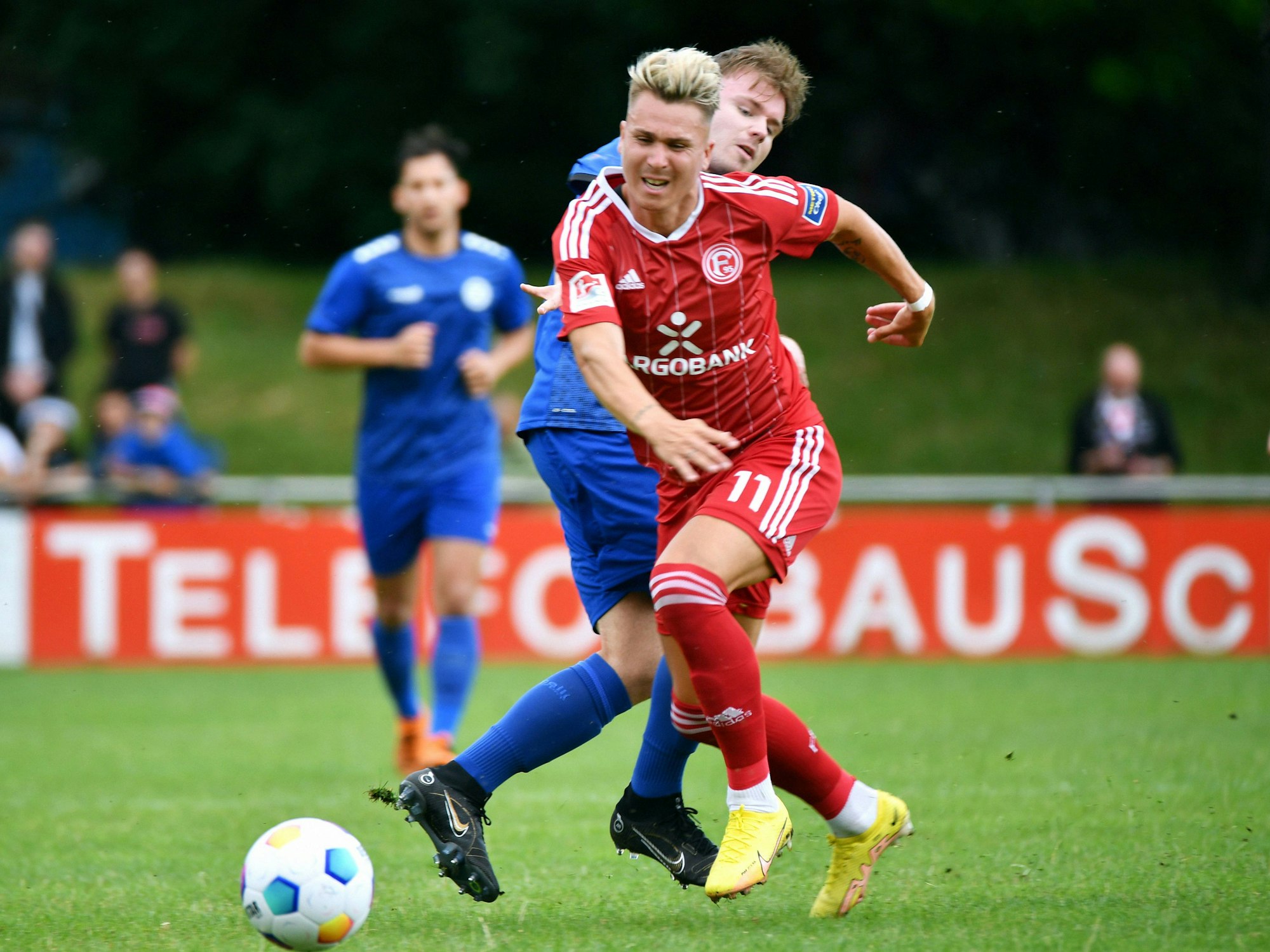 Felix Klaus im Trikot von Fortuna Düsseldorf.