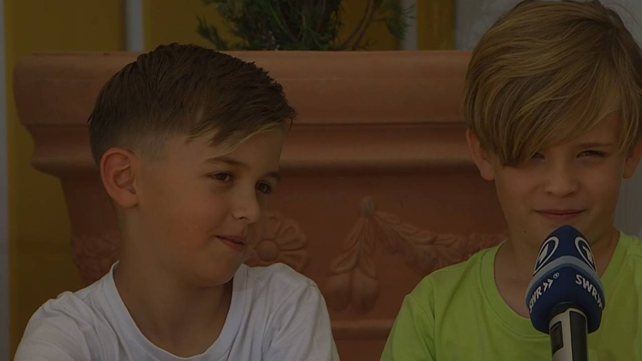 Ben und Henri werden von Stefan Mross befragt.