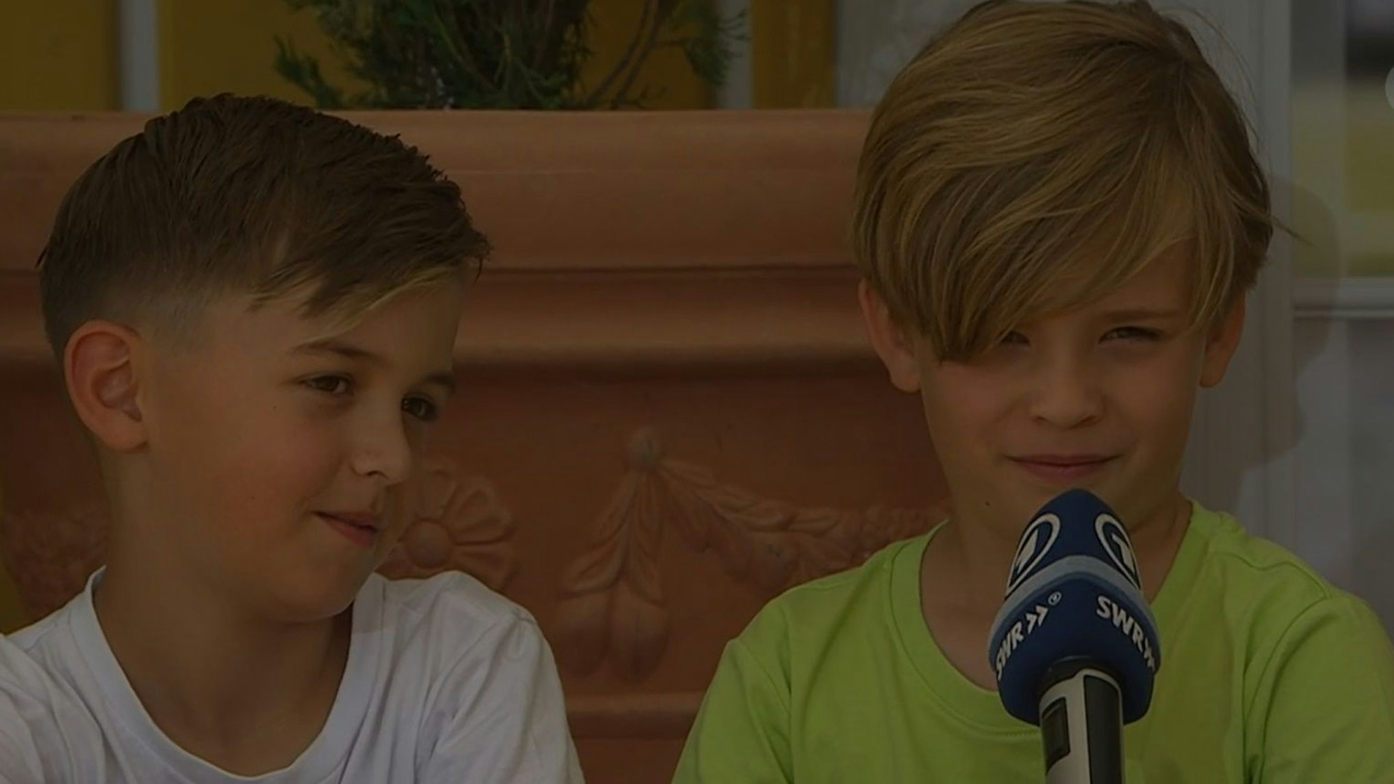 Ben und Henri werden von Stefan Mross befragt.