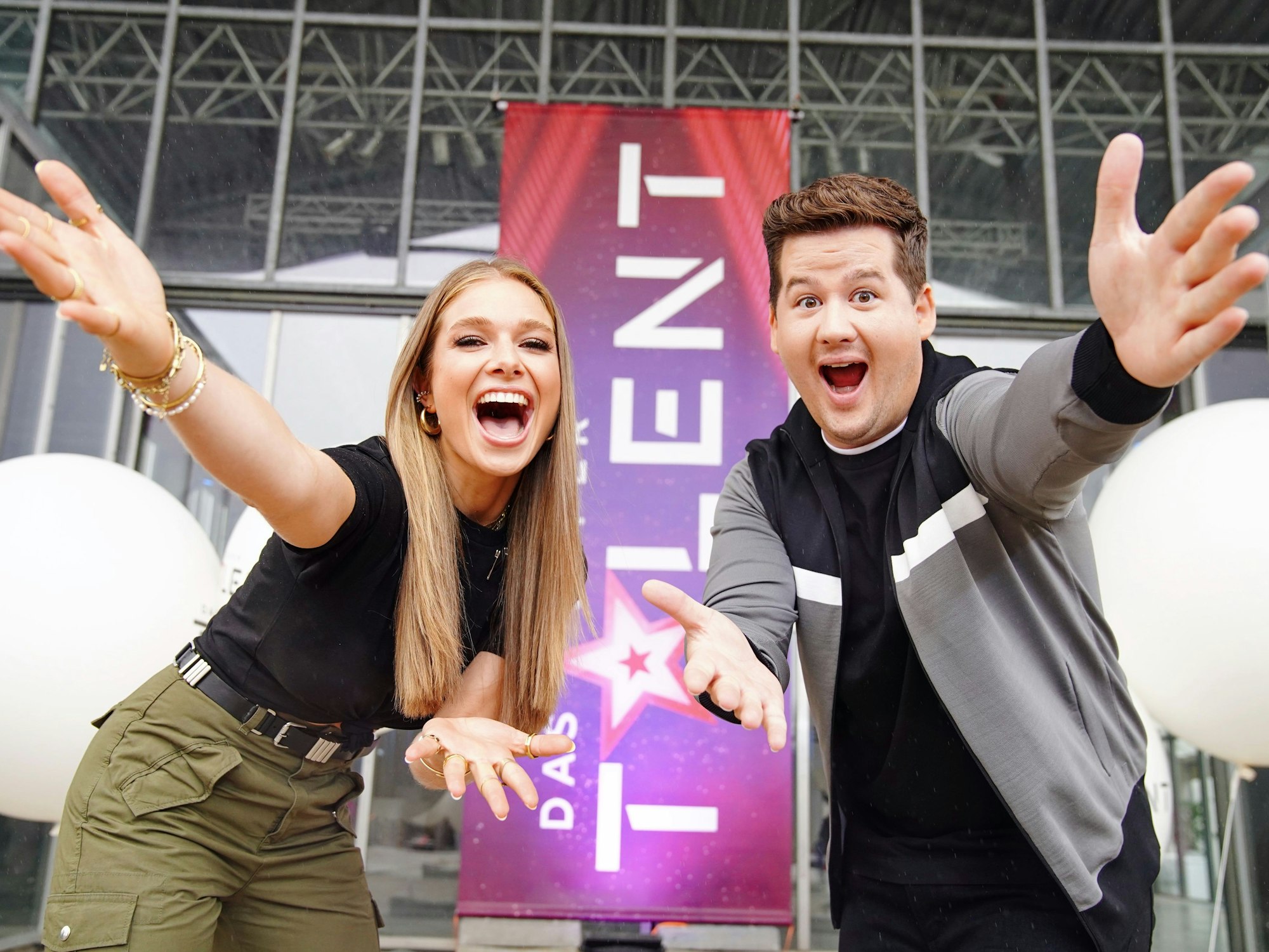 Lola Weippert und Chris Tall sind die Moderatoren der RTL-Show „Das Supertalent“.