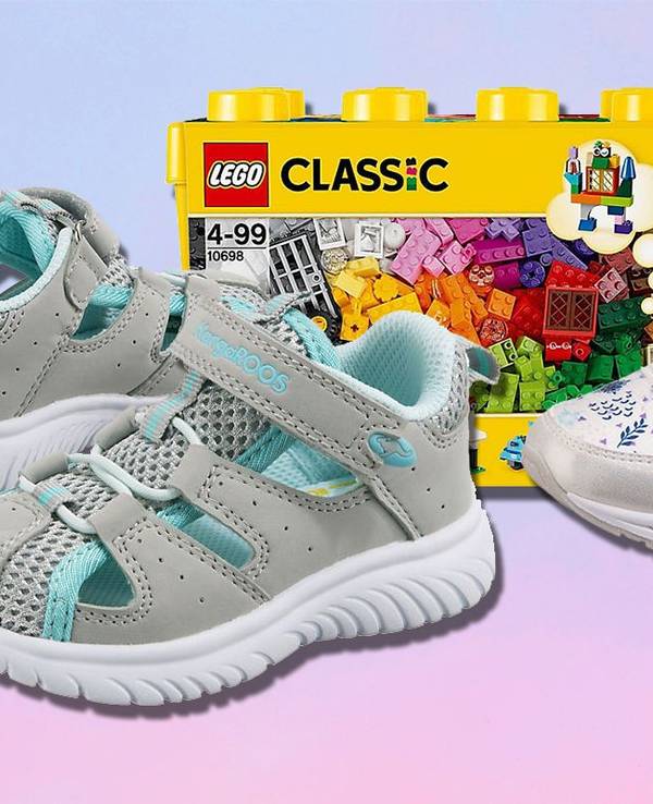 Abbildung Kinder Schuhe und Lego Set