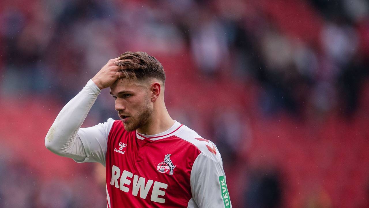 Jan Thielmann reagiert bei einem FC-Spiel.