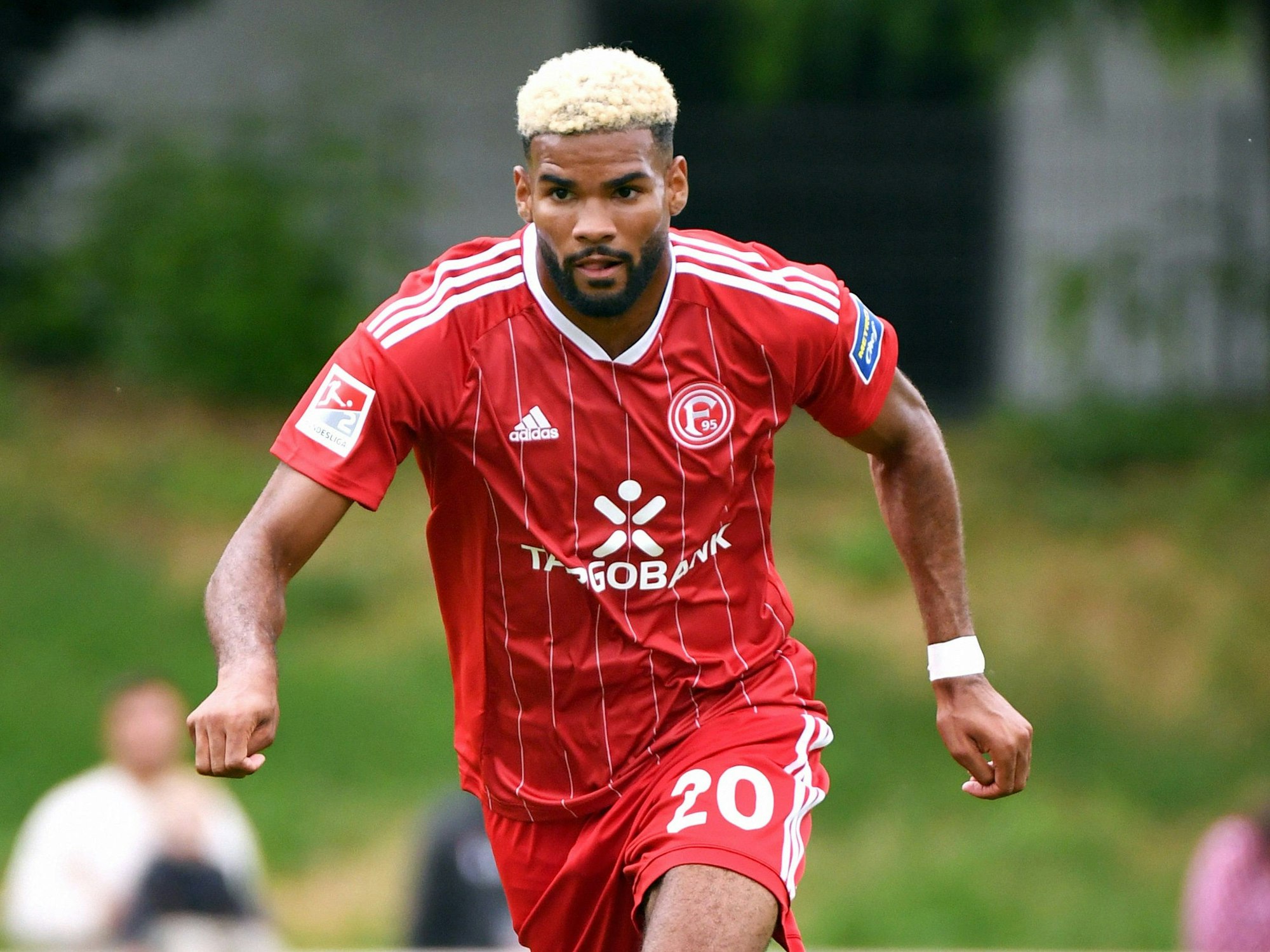 Jamil Siebert läuft im Spiel bei TuRU Düsseldorf über den Platz.