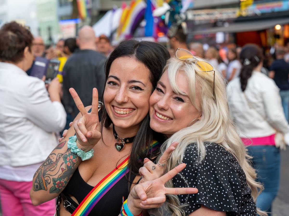 01.07.2022, Köln: ColognePride (CSD-Straßenfest) am Gürzenich. Foto: Uwe Weiser