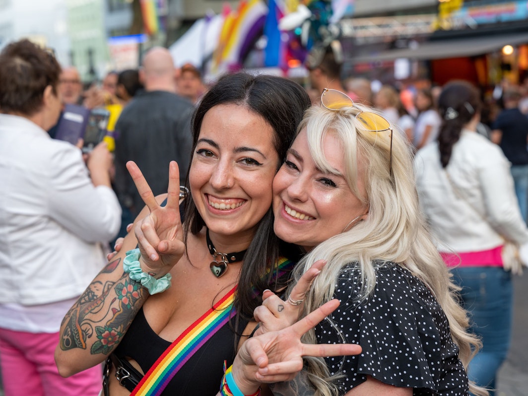 01.07.2022, Köln: ColognePride (CSD-Straßenfest) am Gürzenich. Foto: Uwe Weiser
