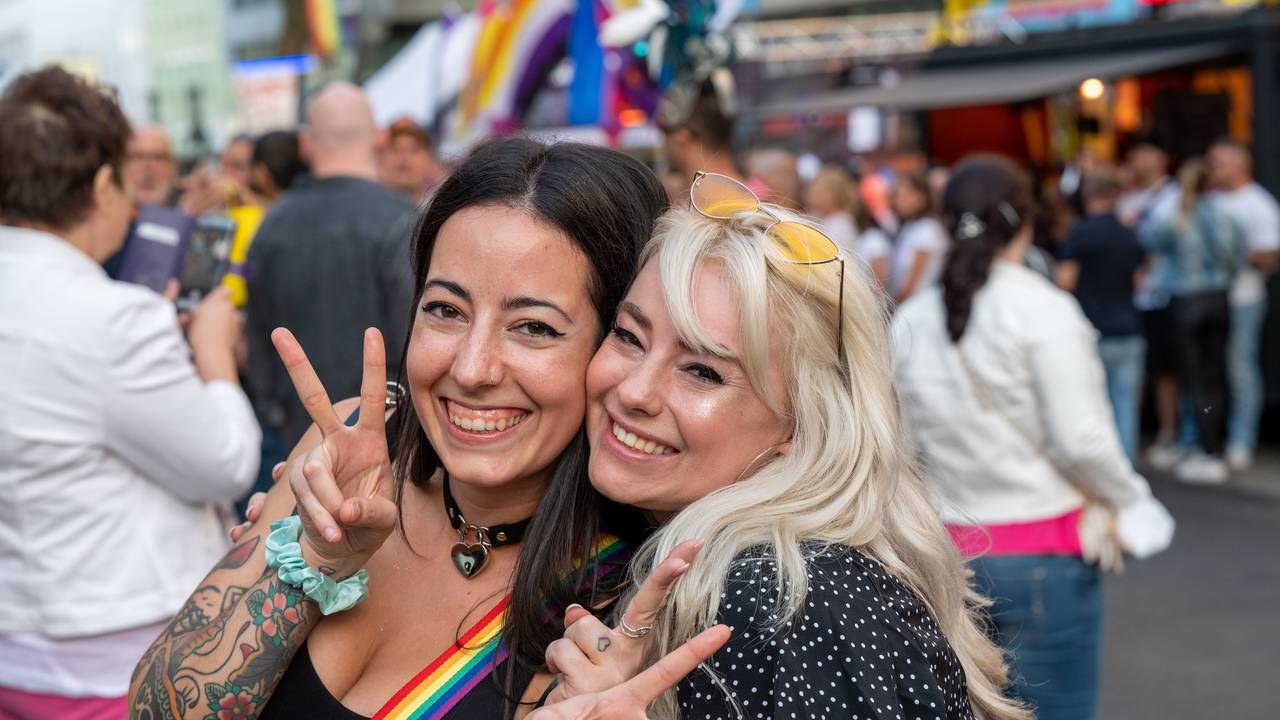 01.07.2022, Köln: ColognePride (CSD-Straßenfest) am Gürzenich. Foto: Uwe Weiser