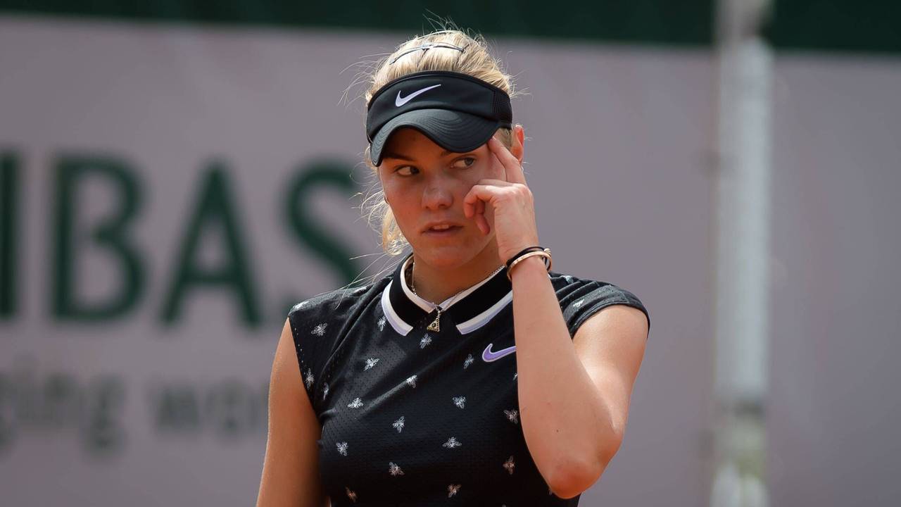 Sofya Zhuk gestikuliertbei den French Open.
