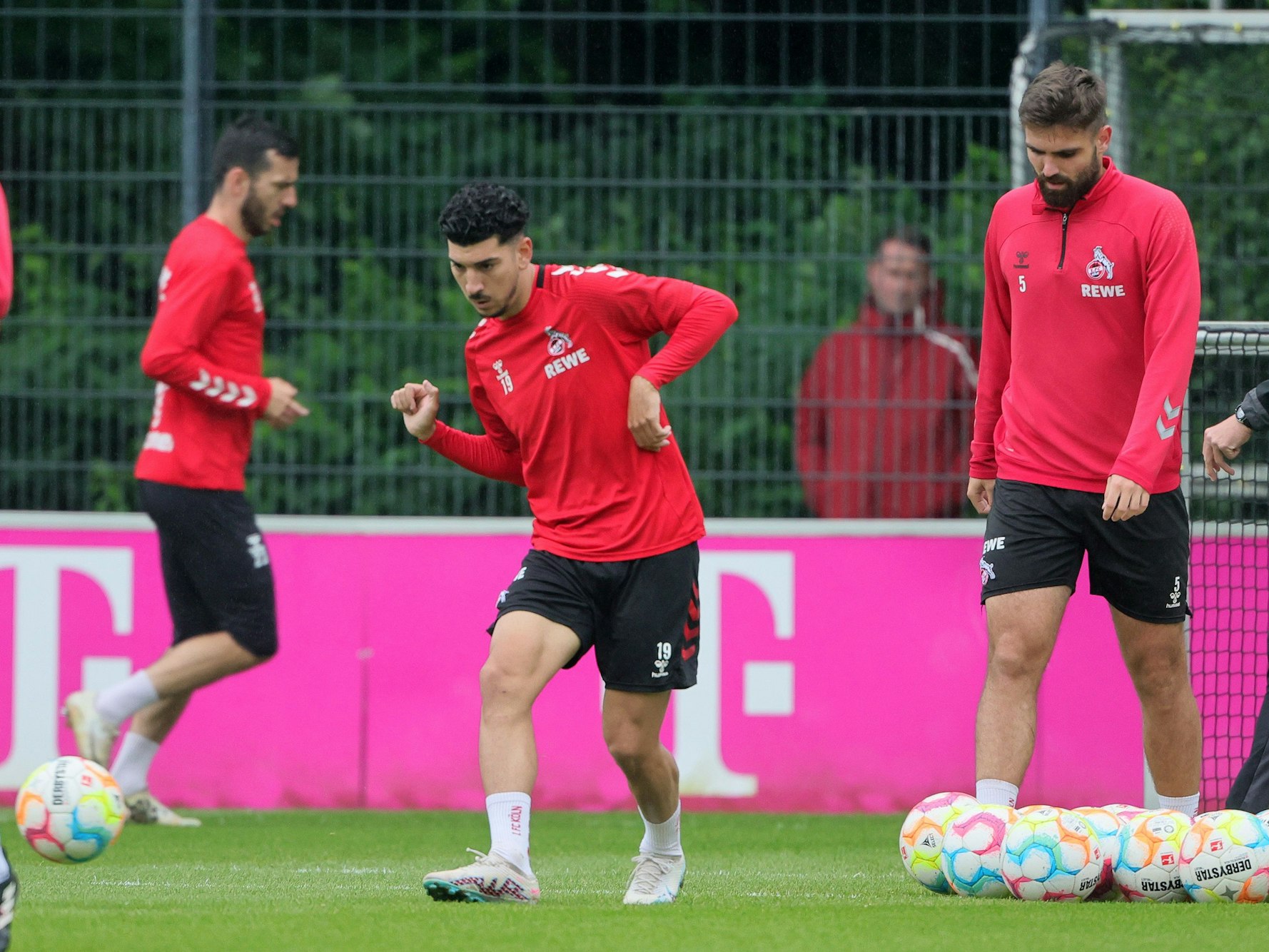 Dimitris Limnios und Nikola Soldo im Training des 1. FC Köln.