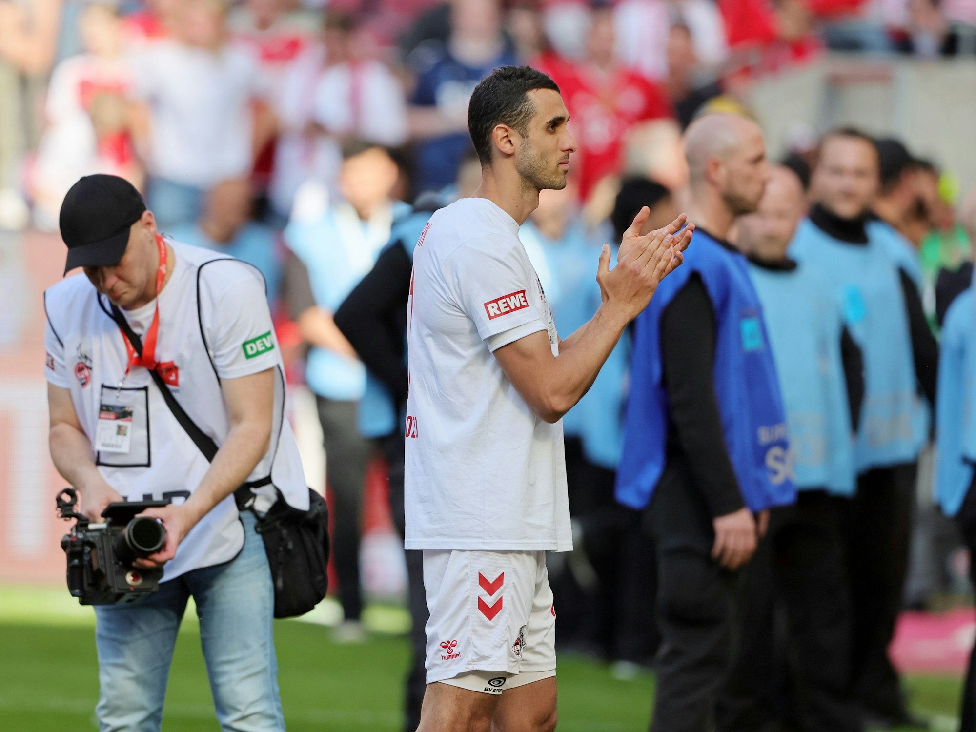 Ellyes Skhiri verabschiedet sich vom 1. FC Köln.