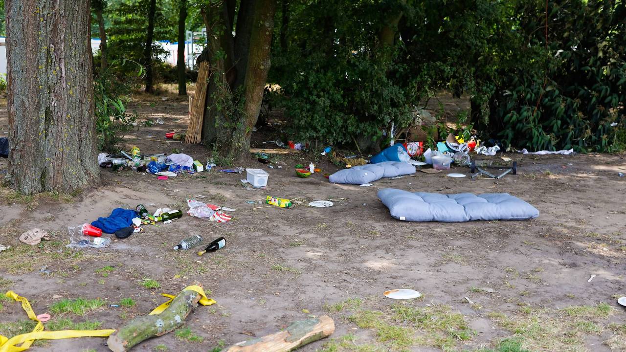 Müll liegt am Fühlinger See nach dem Summerjam.