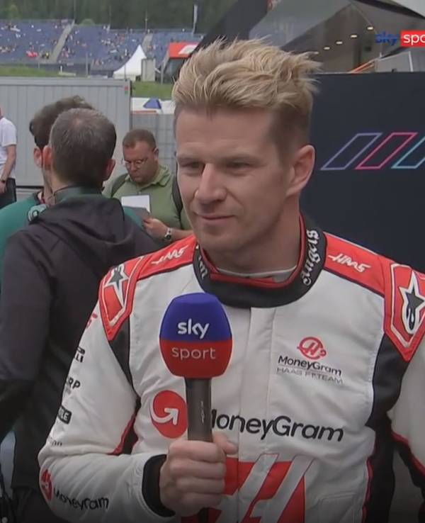 Sky-Experte Timo Glock (l.) rund um das Spielberg-Rennen der Formel 1 in Spielberg im Gespräch mit Nico Hülkenberg.
