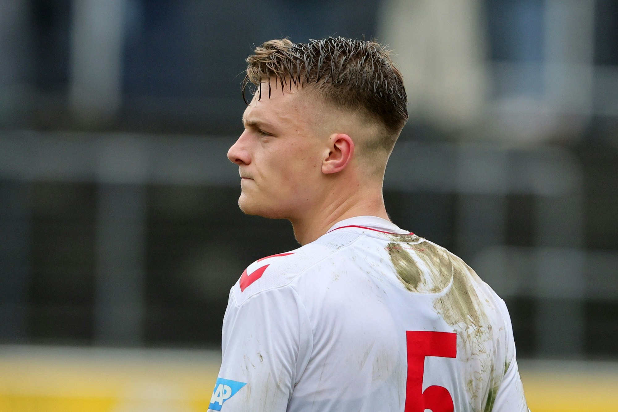 Leon Schneider im Trikot des 1. FC Köln.