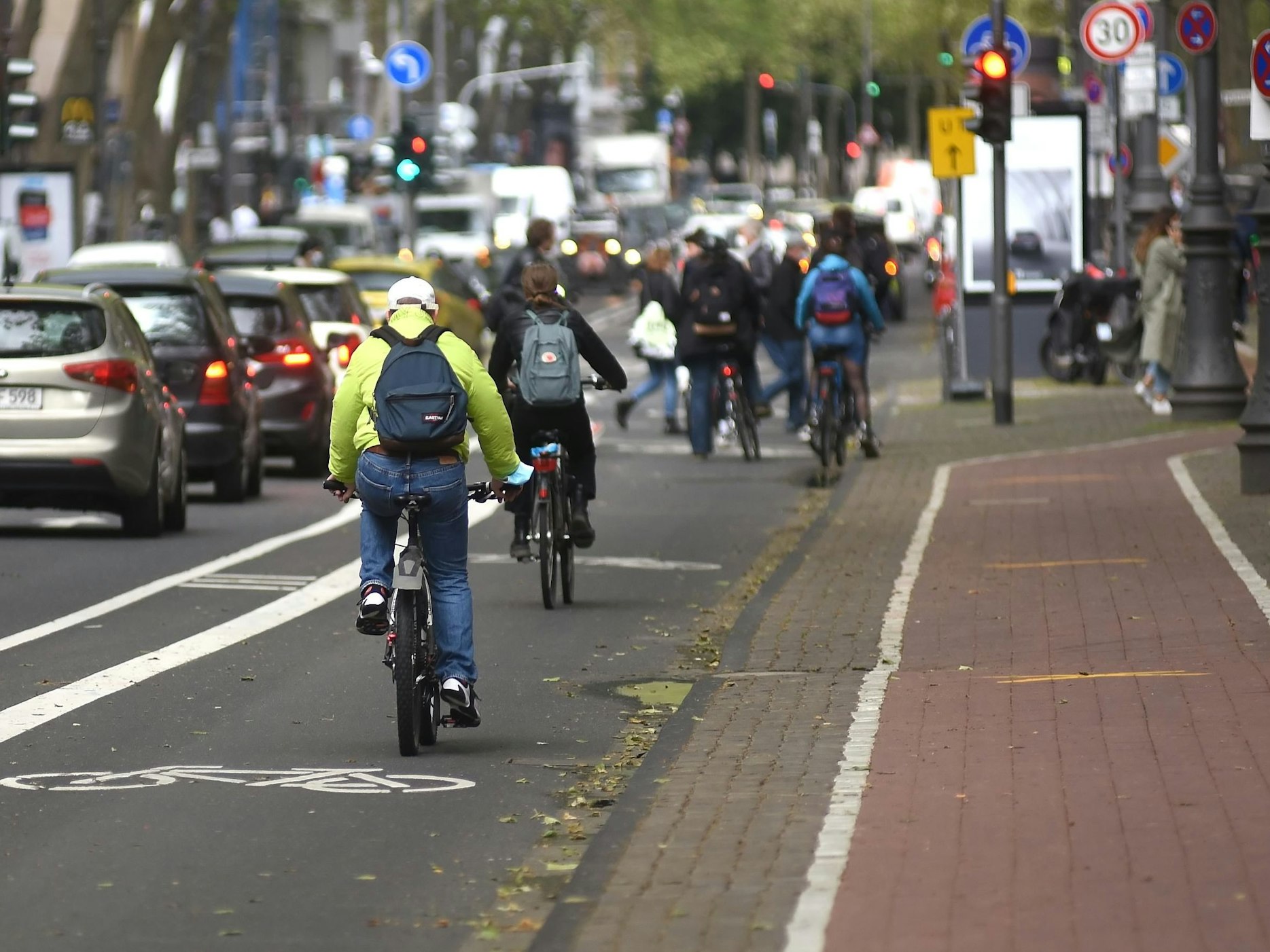 Radfahrenden auf dem Hohenzollernring