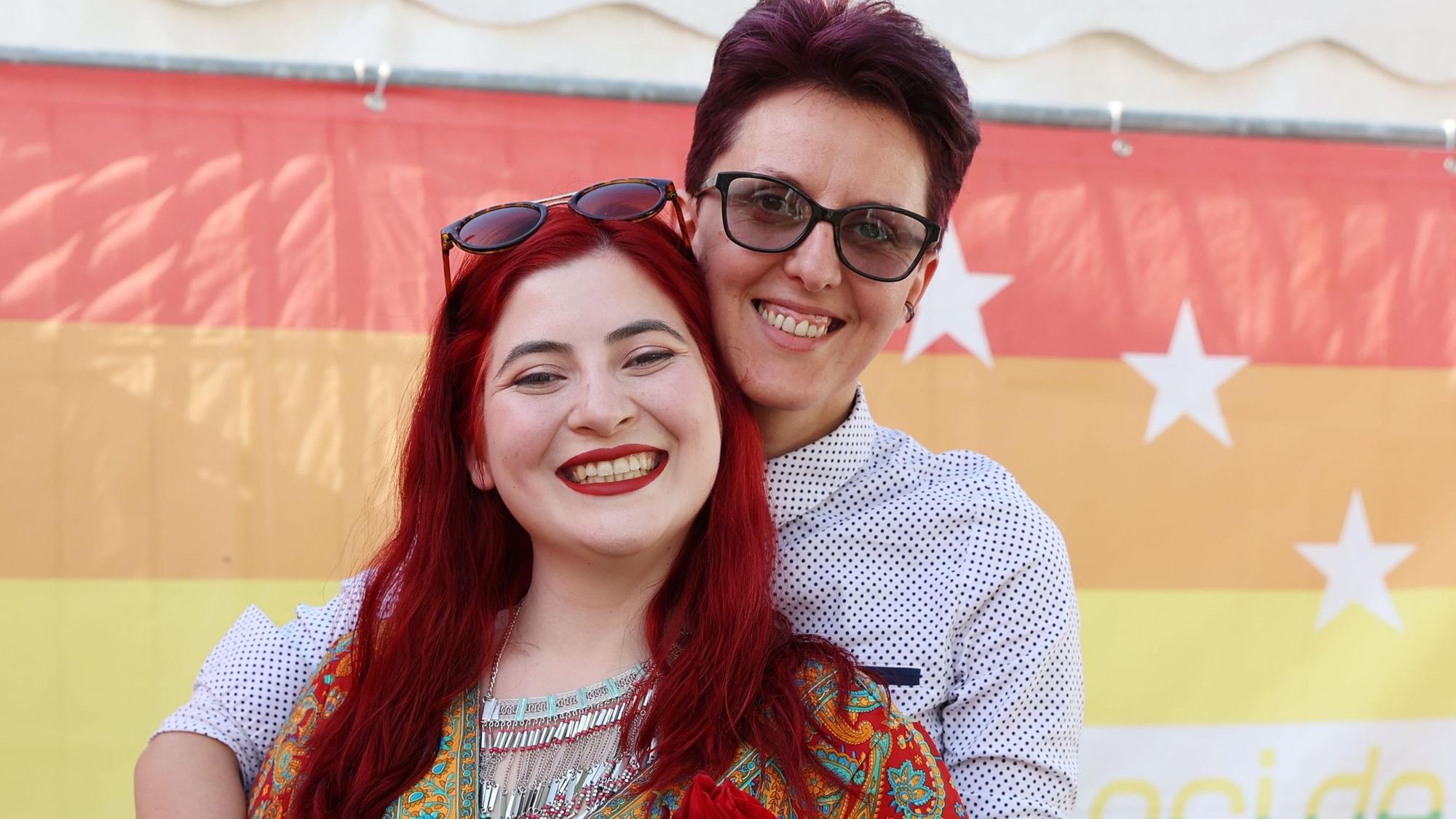 Das rumänische Pärchen Gavrila Valeria Mihaela und Adina Lupu wurde am Mittwoch (5. Juli 2023) in Köln getraut. Am Freitagabend feierten sie auf dem Heumarkt gefeiert.