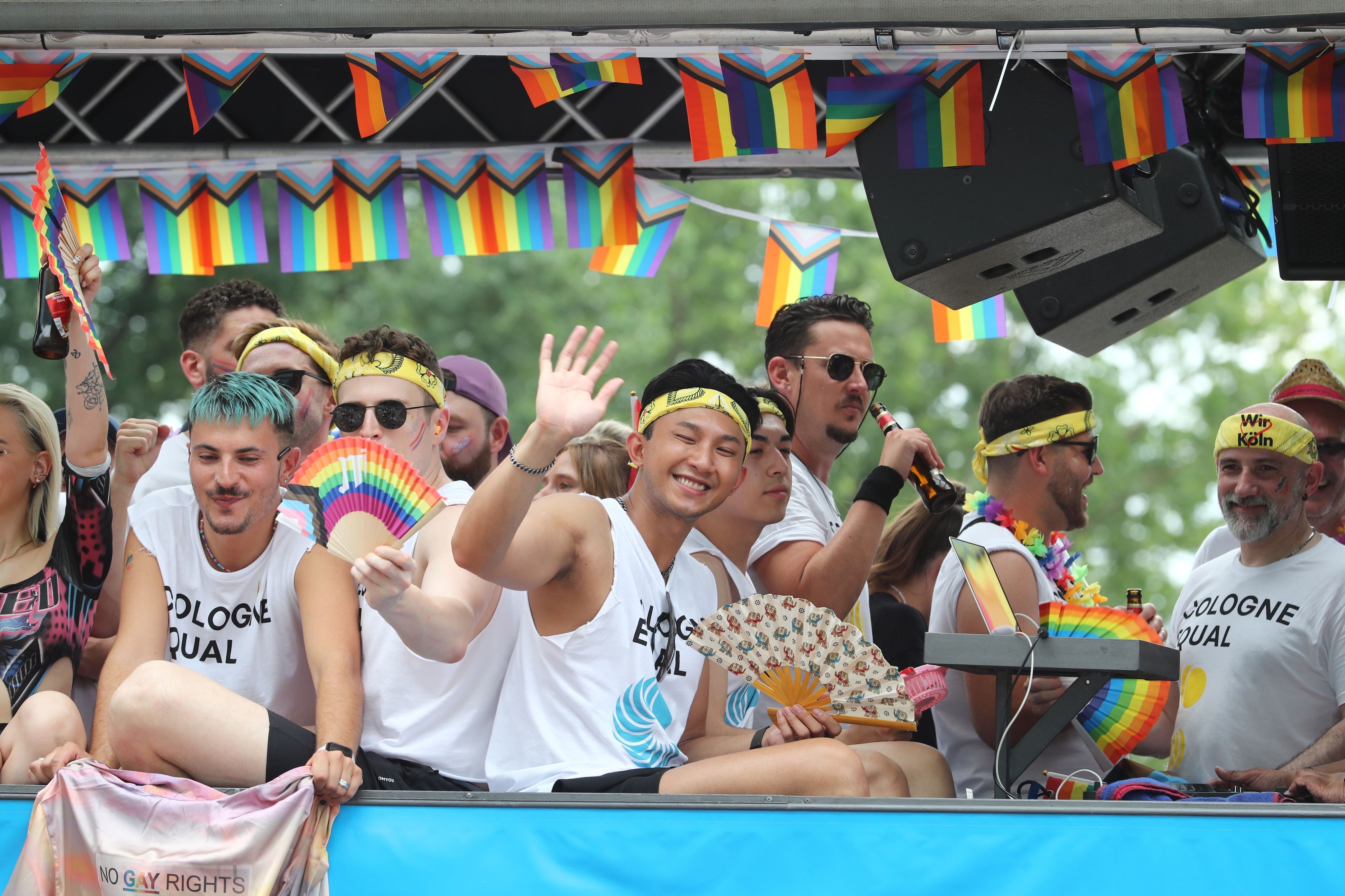 CSD Parade, ColognePride, Deutzer Brücke, Dumont, 09.07.2023, Bild: Herbert Bucco