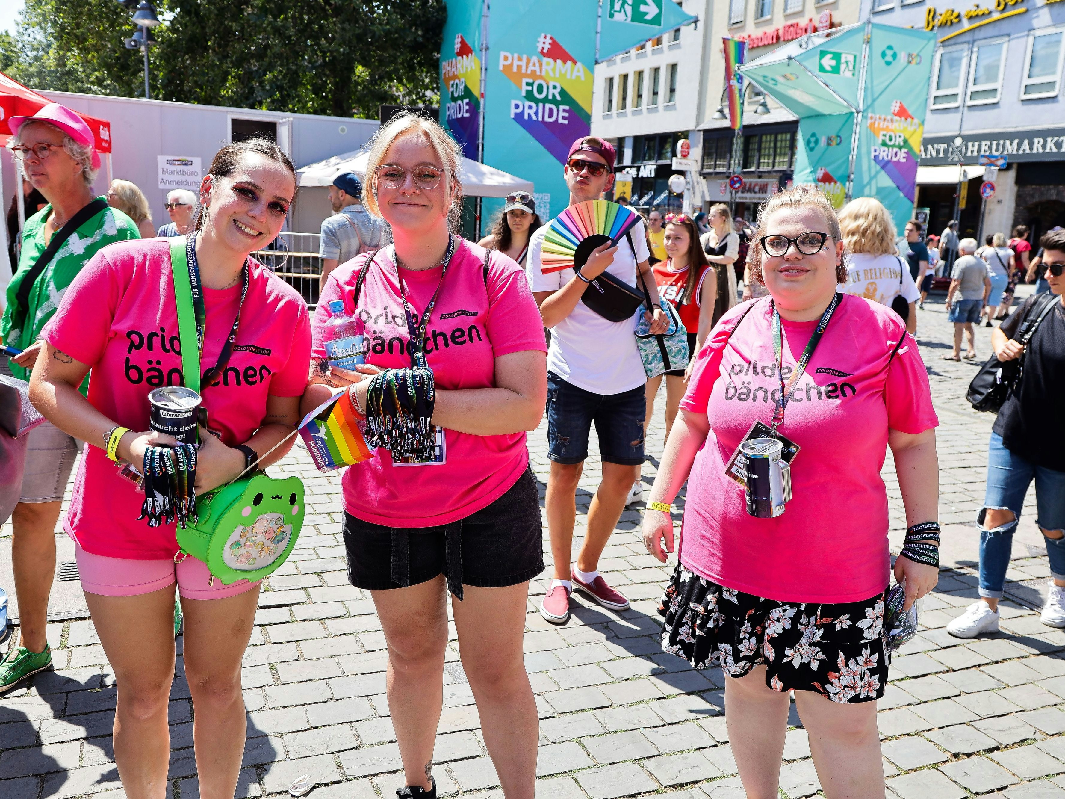 08.07.2023, Köln: Cologne Pride Aktivistinnen Andrea, Denoise und HannahCSD am Heumarkt gegegen 13:00Uhr.Foto:Dirk Borm