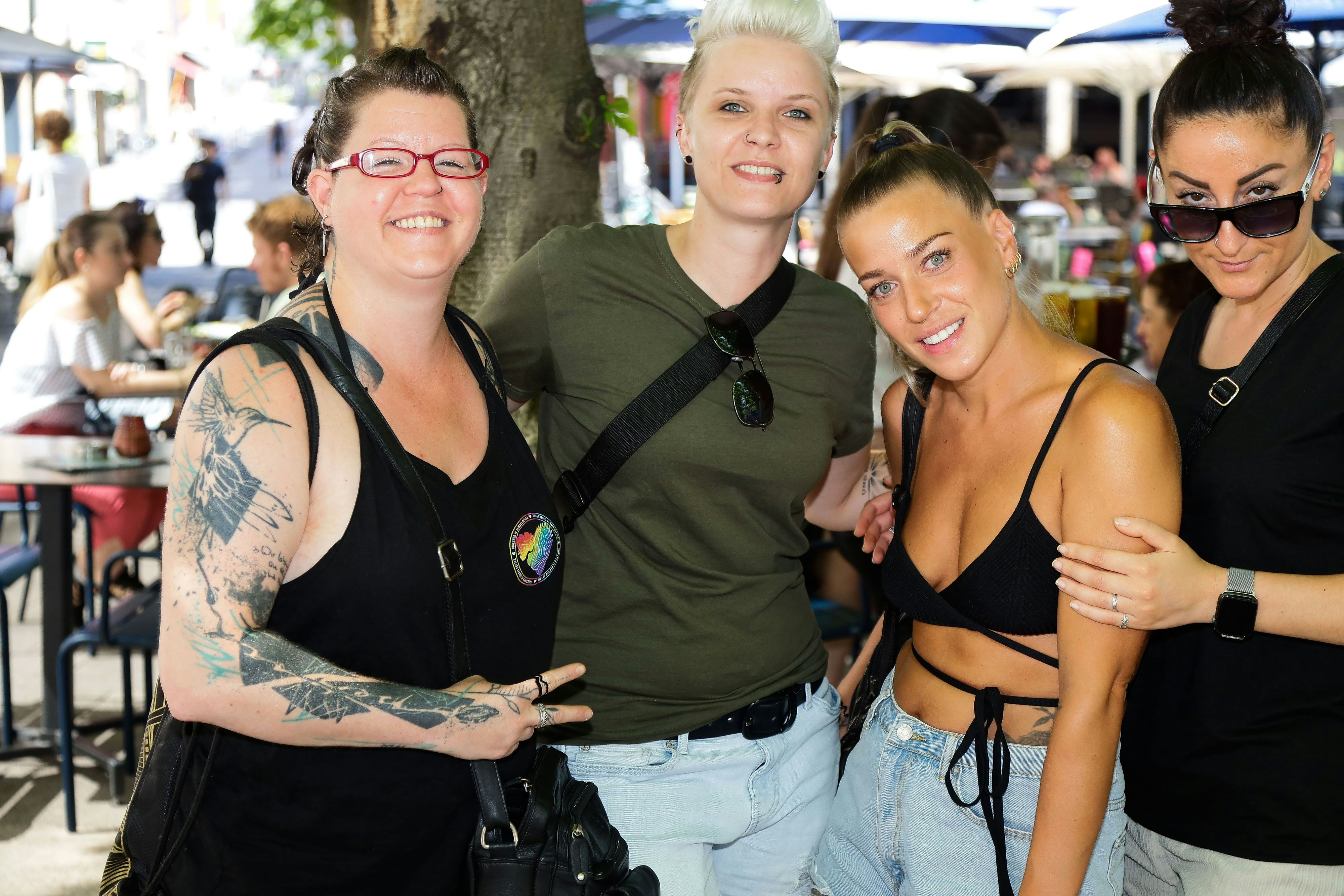 Besucherinnen aus Stuttgart am 8. Juli in der Friesenstraße